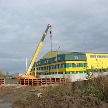 Автокран 25 тонн компании СКТАВ на строительстве логистического центра