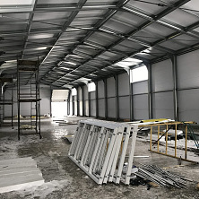 Подготовка к монтажу окон и устройству внутренних помещений склада