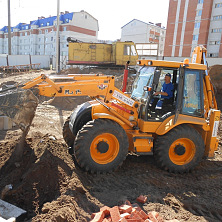 На строительстве многоэтажного дома работает погрузчик MST M544. Взят в аренду компанией ООО "Старатель", Чебоксары