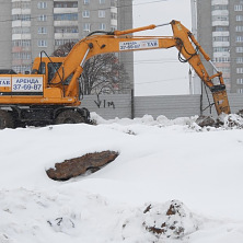 На строительстве многофункционального центра торговли гидромолот R170W-7 разрушает мерзлый грунт. Арендован компанией ЗАО «Ремстрой»