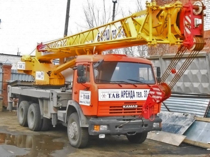 Автокран 25 тонн с гуськом в аренду.